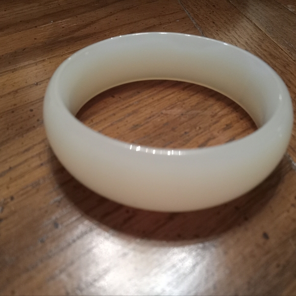 Mutton Fat Jade Bangle - Picture 2 of 8